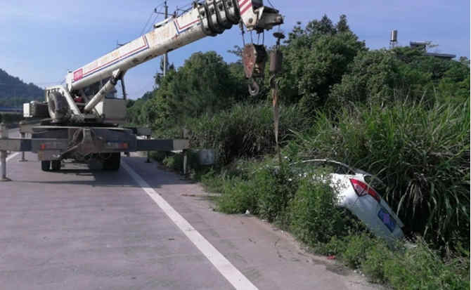 柳城重载吊车救援